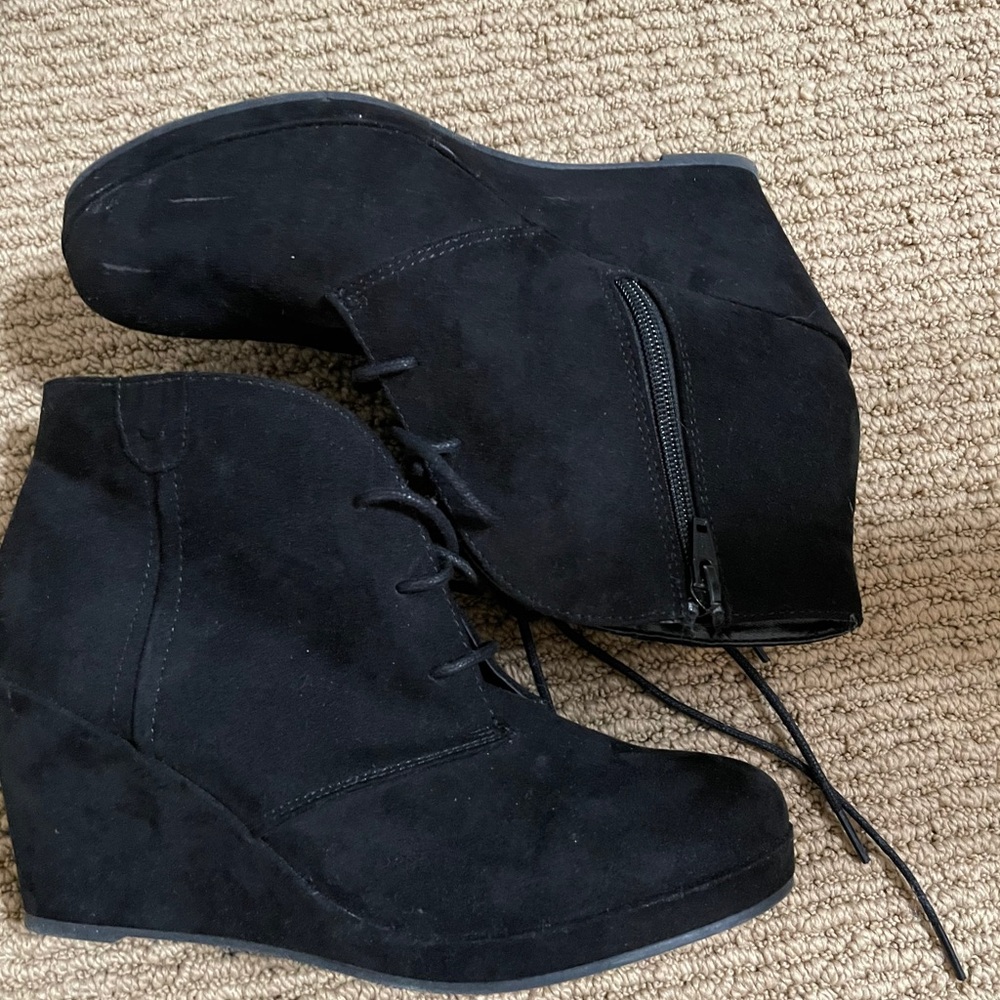 black healed boots